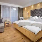 Weinbauer Hotel 3*