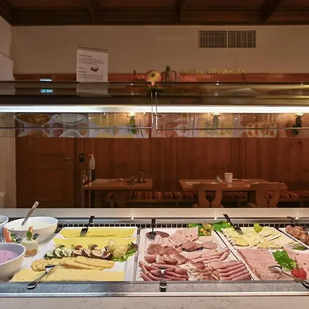 Hotel Weinbauer 3*